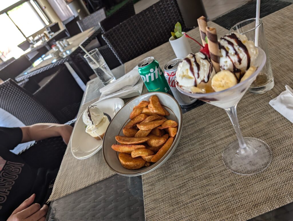 フィジーマナ島での食事の写真